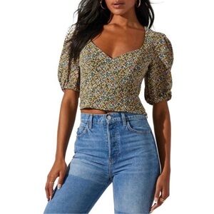 ASTR The Label Olive Lilac Ditsy V-Neck Bubble Sleeve Cropped Blouse